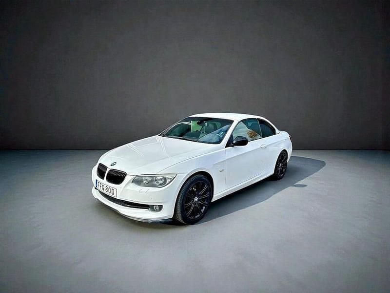 Begagnad BMW 320 Comfort Edition 184 HK (135 kW) 2012 Vit Cab