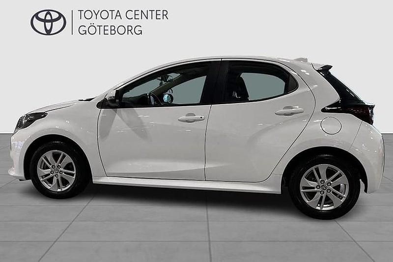 Begagnad Toyota Yaris Hybrid Active 117 HK (86 kW) 2022 Vit Halvkombi