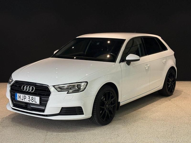 Vit Begagnad 2019 Audi A3 Halvkombi | 214 900 kr (Marknadspris) - Bild 1/4