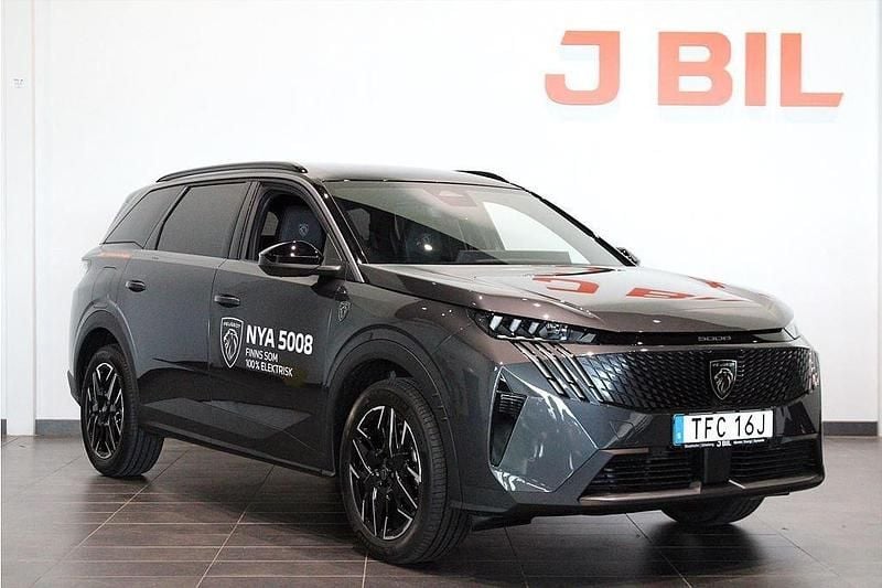 Grå titan Begagnad 2025 Peugeot 5008 GT Minibuss | 389 900 kr (Bra pris) - Bild 1/4