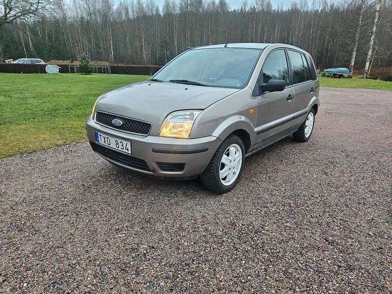 Begagnad 2003 Ford Fusion Halvkombi | 15 000 kr (Superpris) - Bild 1/3
