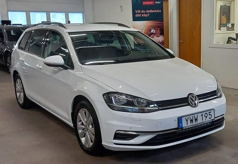Begagnad VW Golf VII 116 HK (85 kW) 2018 Vit Kombi