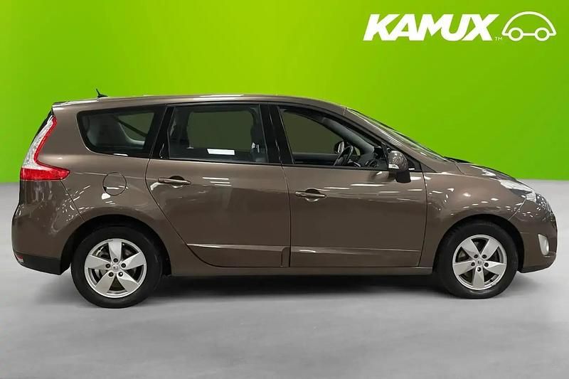 Begagnad Renault Scénic III 131 HK (96 kW) 2011 Brun Minibuss