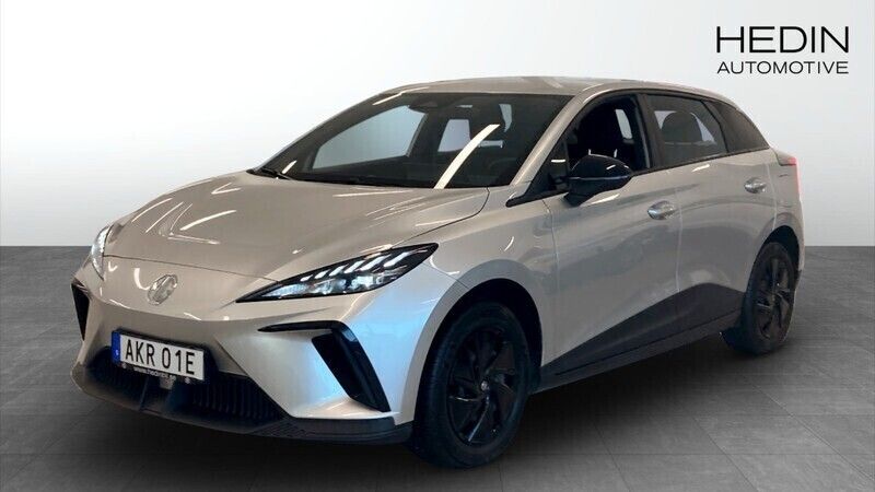 Grå (silver) Begagnad 2022 MG MG4 EV Halvkombi | 249 900 kr (Dyr) - Bild 1/4