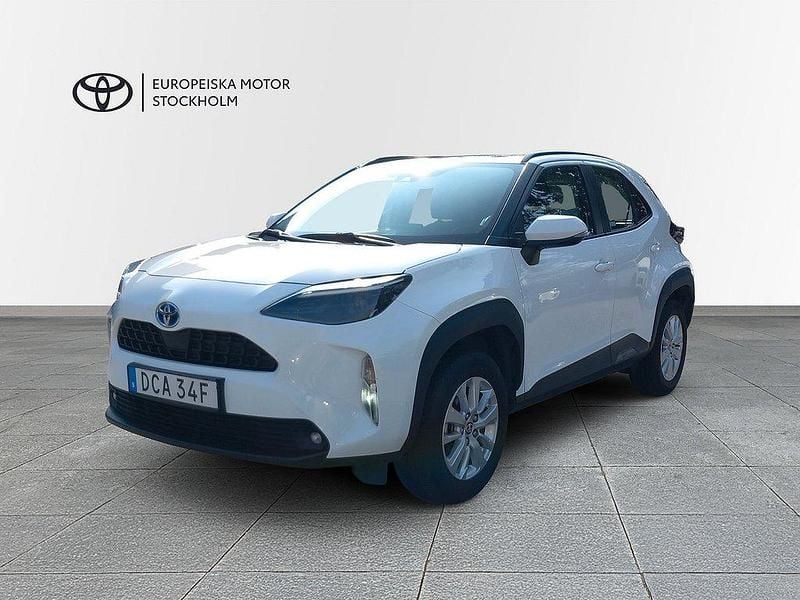 Vit Begagnad 2023 Toyota Yaris Cross Active SUV | 259 900 kr (Bra pris) - Bild 1/4