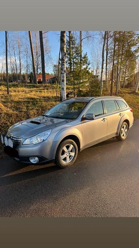 Begagnad 2010 Subaru Outback Kombi | 73 000 kr (Marknadspris) - Bild 1/4