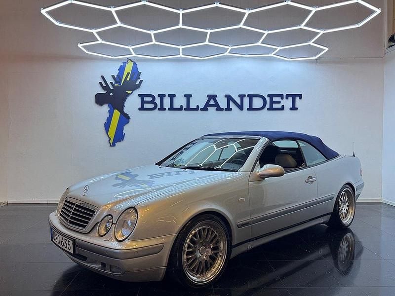Silver Begagnad 1998 Mercedes CLK320 Elegance Cab | 69 900 kr - Bild 1/4