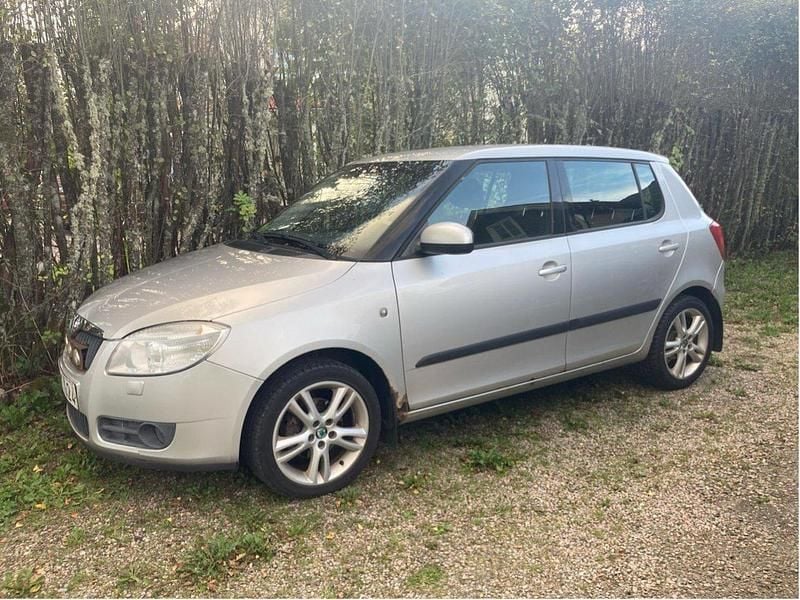 Silver Begagnad 2008 Skoda Fabia Halvkombi | 20 000 kr (Bra pris) - Bild 1/4