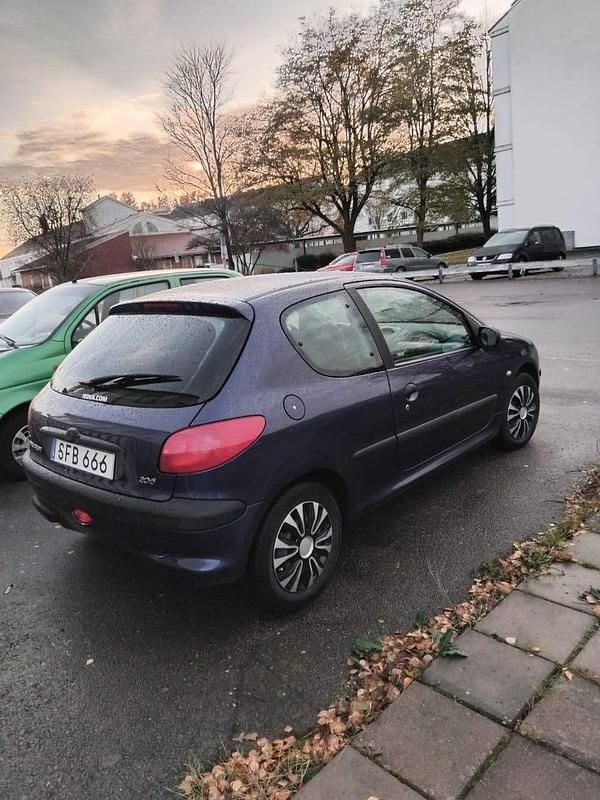 Begagnad Peugeot 206 60 HK (44 kW) 2001 Halvkombi