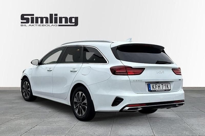 Begagnad Kia Ceed Sportswagon Advance 141 HK (103 kW) 2021 Vit Kombi