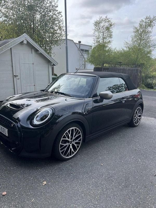 Svart Begagnad 2024 Mini Cooper S Cabriolet Cab | 359 000 kr (Lite dyr) - Bild 1/4
