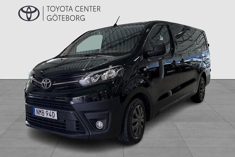 Svart Begagnad 2021 Toyota Proace Comfort Van | 259 000 kr (Marknadspris) - Bild 1/3