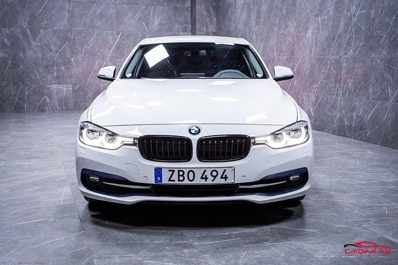 Begagnad BMW 330 Sport Line 252 HK (185 kW) 2018 Vit Sedan