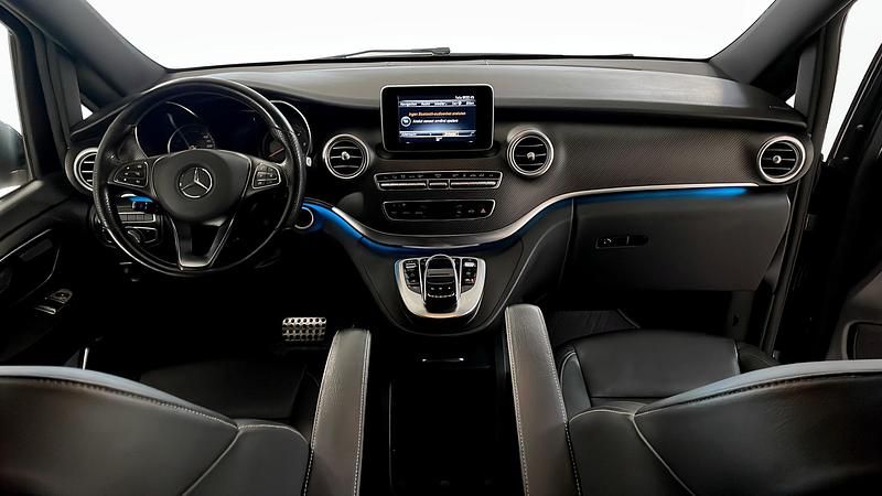 Begagnad Mercedes V250 190 HK (139 kW) 2019 Grå Minibuss