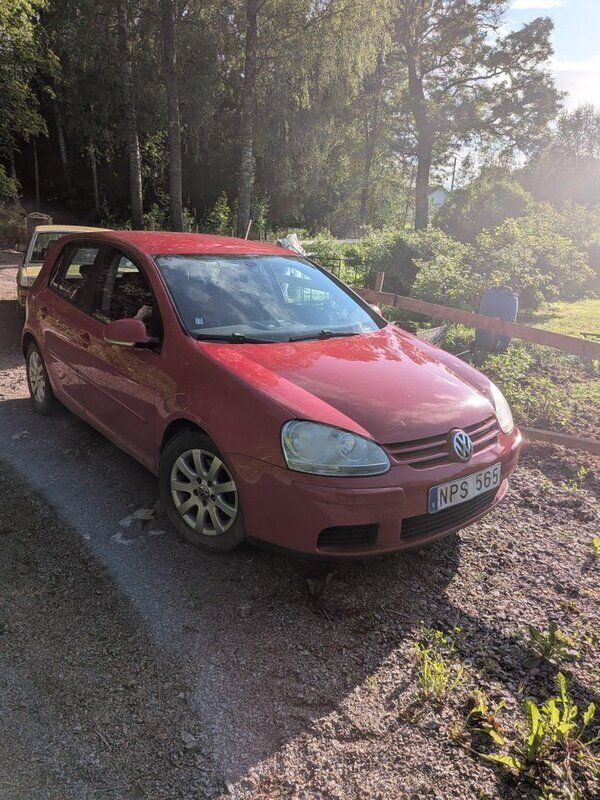 Röd Begagnad 2009 VW Golf Trendline Halvkombi | 12 000 kr (Superpris) - Bild 1/4