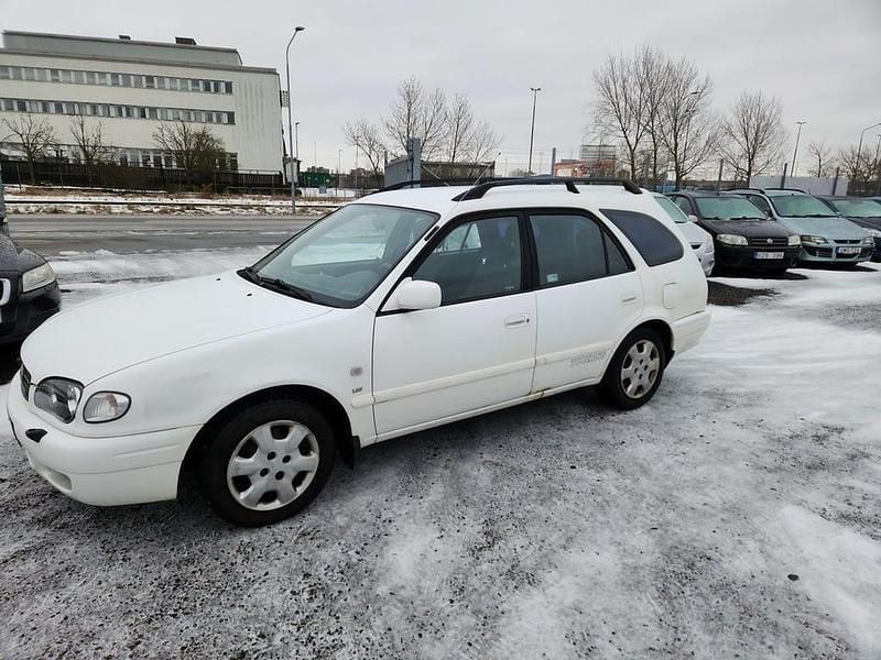 Vit Begagnad 2000 Toyota Corolla Kombi | 13 900 kr (Superpris) - Bild 1/4