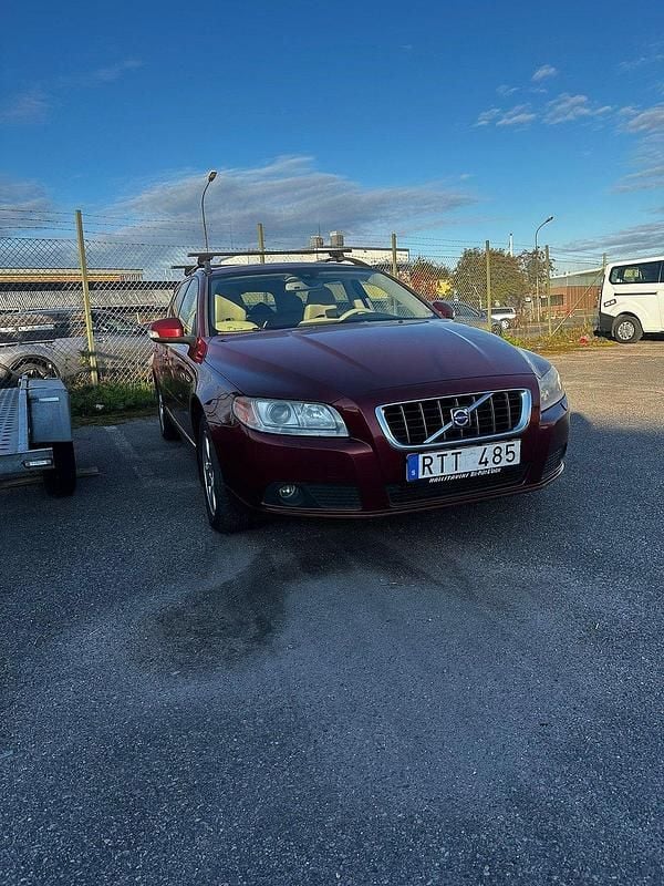Röd Begagnad 2007 Volvo V70 Momentum Kombi | 39 000 kr (Bra pris) - Bild 1/4