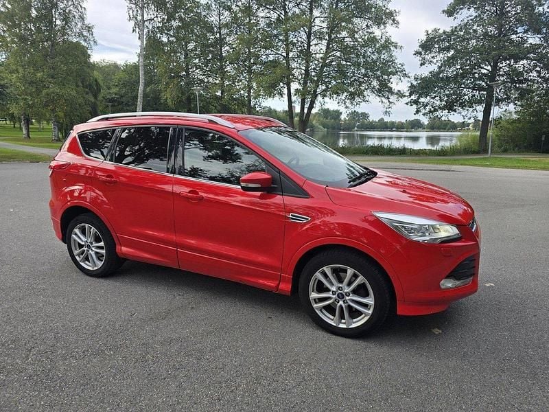 Röd Begagnad 2016 Ford Kuga Titanium SUV | 102 000 kr (Marknadspris) - Bild 1/4