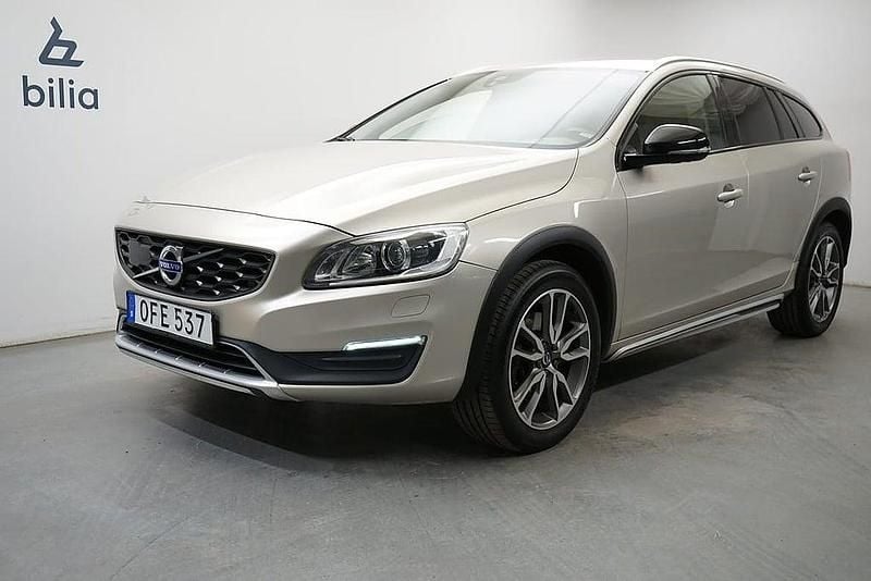 Brun Begagnad 2016 Volvo V60 CC Business Edition Kombi | 169 900 kr (Lite dyr) - Bild 1/4