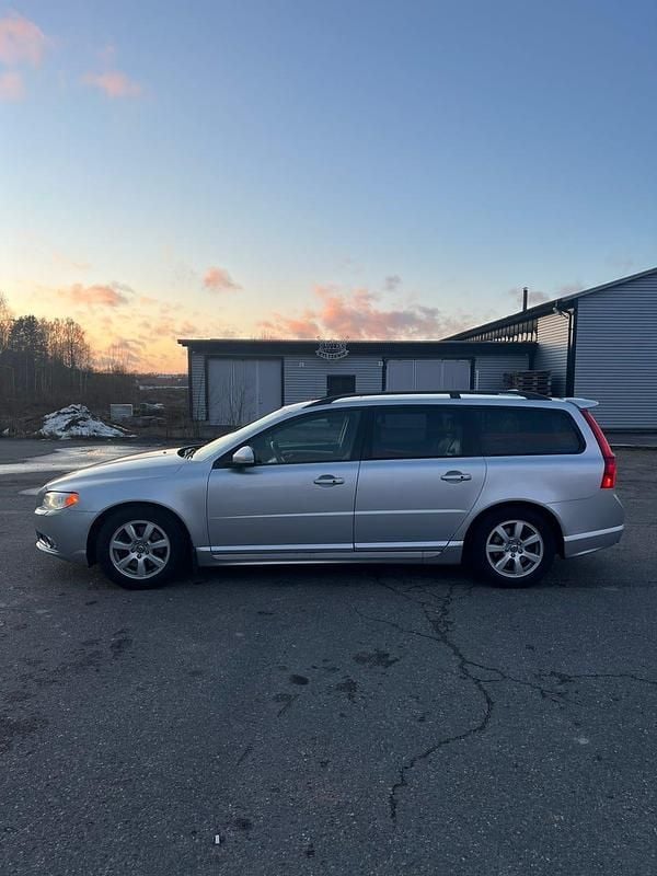 Begagnad Volvo V70 R-Design 230 HK (169 kW) 2012 Metallic grå Kombi