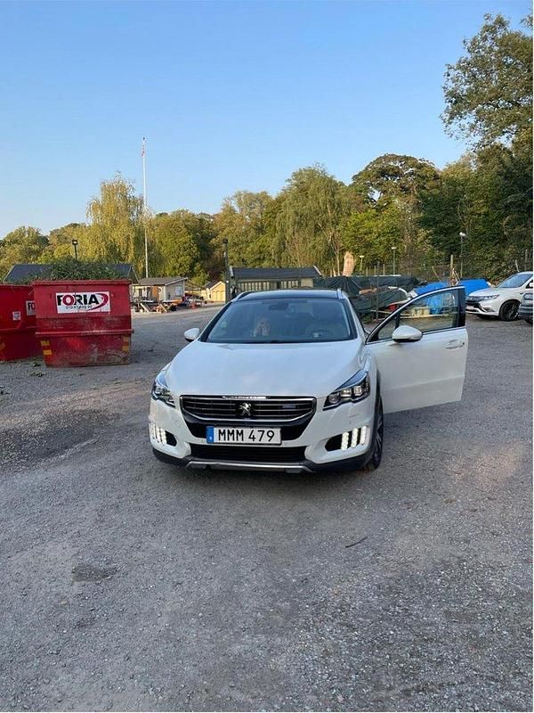 Vit Begagnad 2016 Peugeot 508 RXH Kombi | 135 000 kr - Bild 1/4