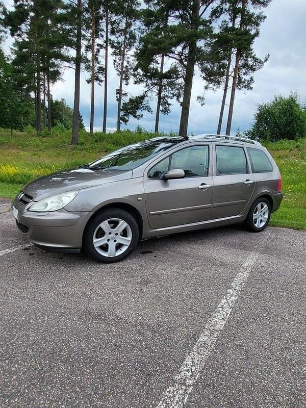 Grå Begagnad 2004 Peugeot 307 Kombi | 18 000 kr (Marknadspris) - Bild 1/4
