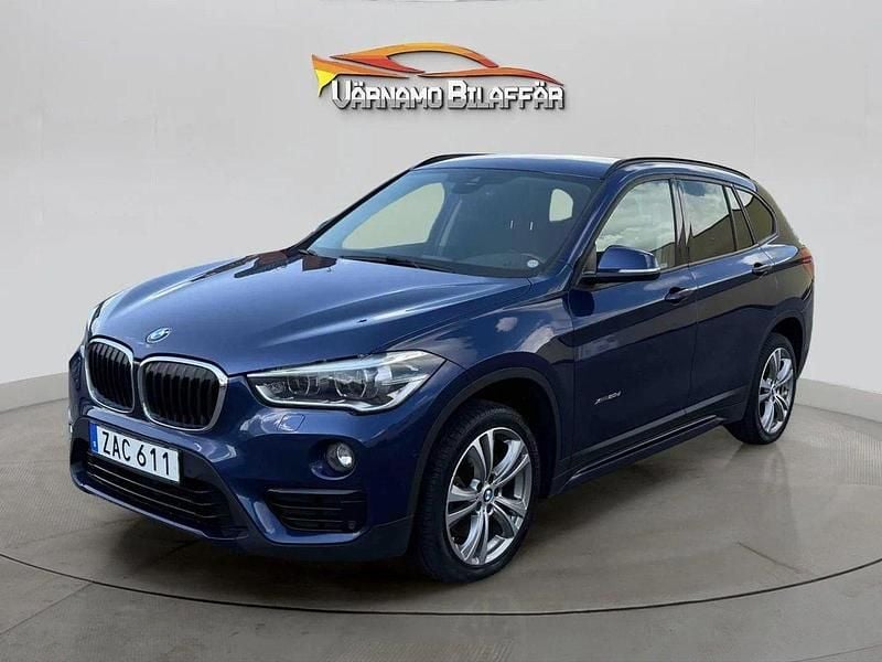 Blå Begagnad 2018 BMW X1 Sport Line SUV | 184 900 kr (Bra pris) - Bild 1/4