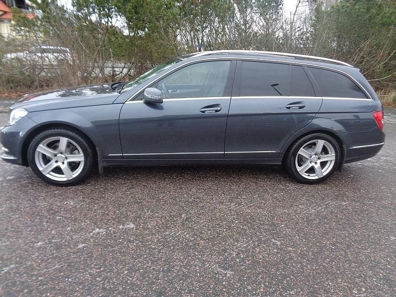 Grå Begagnad 2013 Mercedes C180 Avantgarde Kombi | 139 000 kr (Marknadspris) - Bild 1/4
