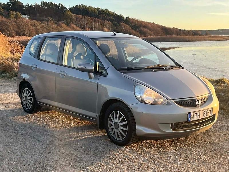 Begagnad 2005 Honda Jazz Halvkombi | 30 000 kr (Marknadspris) - Bild 1/4