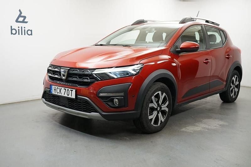 Röd Begagnad 2022 Dacia Sandero Comfort Halvkombi | 159 900 kr (Lite dyr) - Bild 1/4