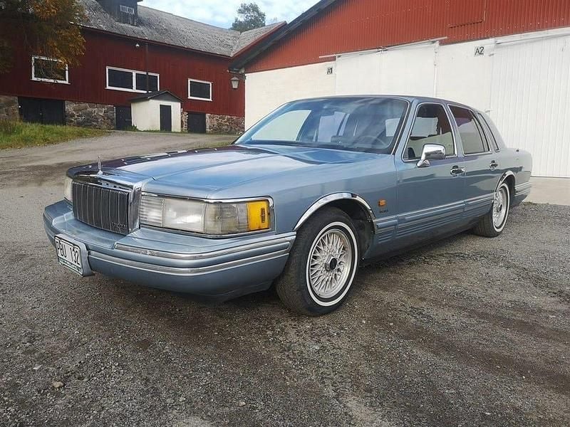 Begagnad Lincoln Town Car 193 HK (141 kW) 1991 Blå Sedan