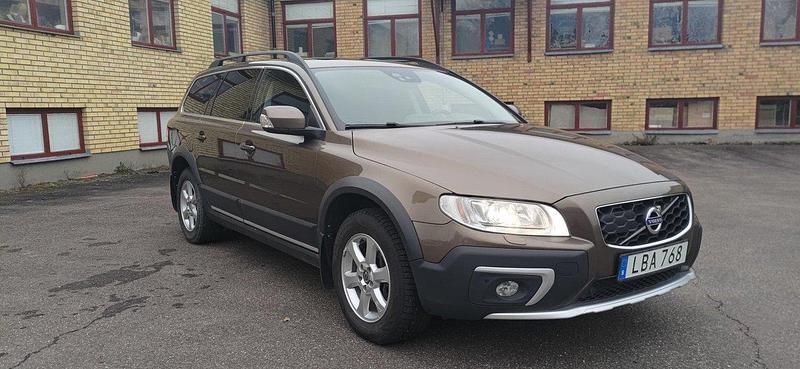 Brun Begagnad 2016 Volvo XC70 Momentum Kombi | 144 900 kr (Marknadspris) - Bild 1/4