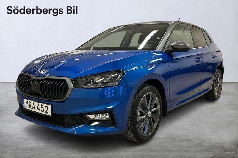 Blå (race blue metallic graphi) Begagnad 2023 Skoda Fabia Style Halvkombi | 229 000 kr (Marknadspris) - Bild 1/4