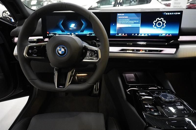 Begagnad BMW 530e Shadowline 2026 Svart Kombi