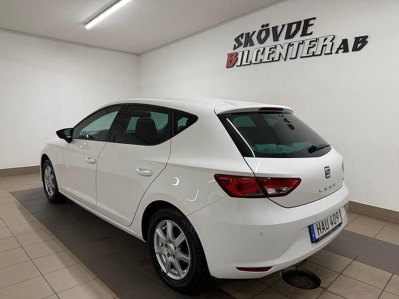 Begagnad Seat Leon Style 110 HK (80 kW) 2015 Vit Halvkombi