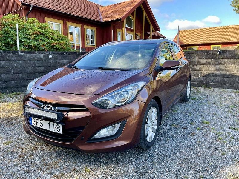 Brun Begagnad 2014 Hyundai i30 Kombi | 89 000 kr (Lite dyr) - Bild 1/4