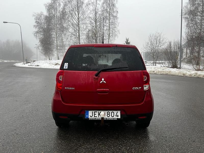 Begagnad Mitsubishi Colt 95 HK (69 kW) 2009 Halvkombi