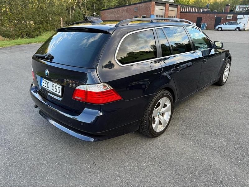 Blå Begagnad 2009 BMW 520 Kombi | 59 000 kr (Marknadspris) - Bild 1/4