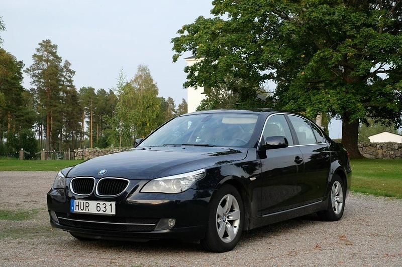 Begagnad 2009 BMW 520 Sedan | 99 900 kr - Bild 1/4