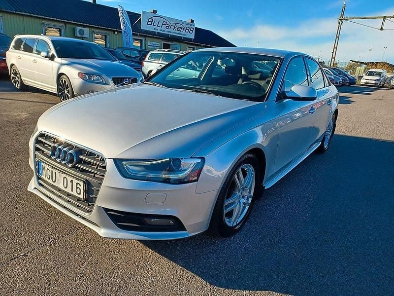 Silver Begagnad 2011 Audi A4 Sedan | 89 000 kr (Lite dyr) - Bild 1/4