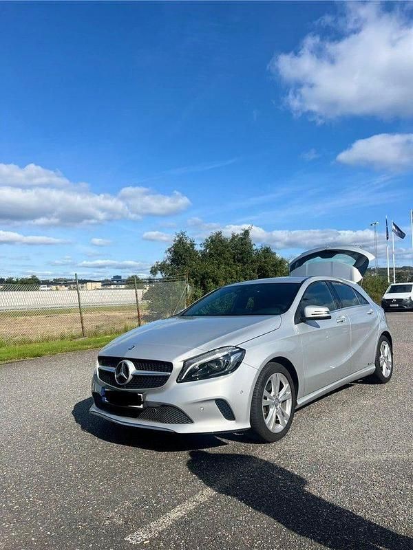 Begagnad 2016 Mercedes A180 Halvkombi | 149 000 kr - Bild 1/4