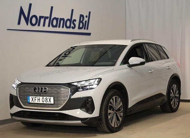 Vit (glaciärvit metallic) Begagnad 2022 Audi Q4 e-tron Advanced SUV | 449 900 kr (Lite dyr) - Bild 1/4