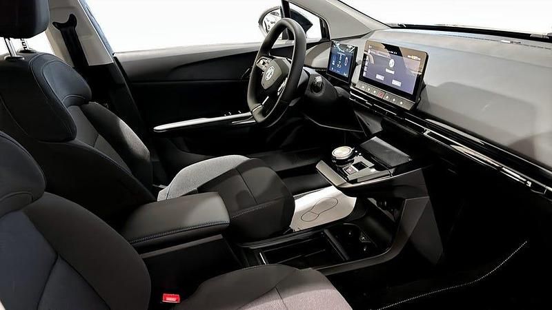 Begagnad MG MG4 EV 125 kW (170 HK) 2024 Svart Halvkombi