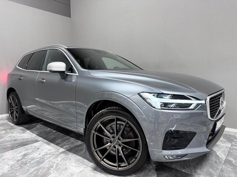 Grå Begagnad 2018 Volvo XC60 R-Design SUV | 349 900 kr (Dyr) - Bild 1/4