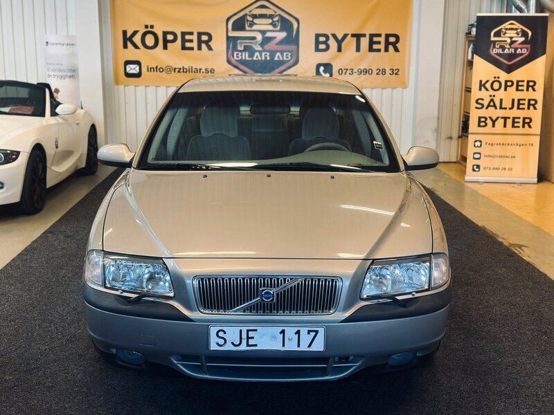 Ljusbrun Begagnad 2001 Volvo S80 Business Edition Sedan | 39 900 kr (Dyr) - Bild 1/4