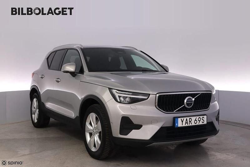 Silver Begagnad 2023 Volvo XC40 Core SUV | 324 800 kr (Bra pris) - Bild 1/4