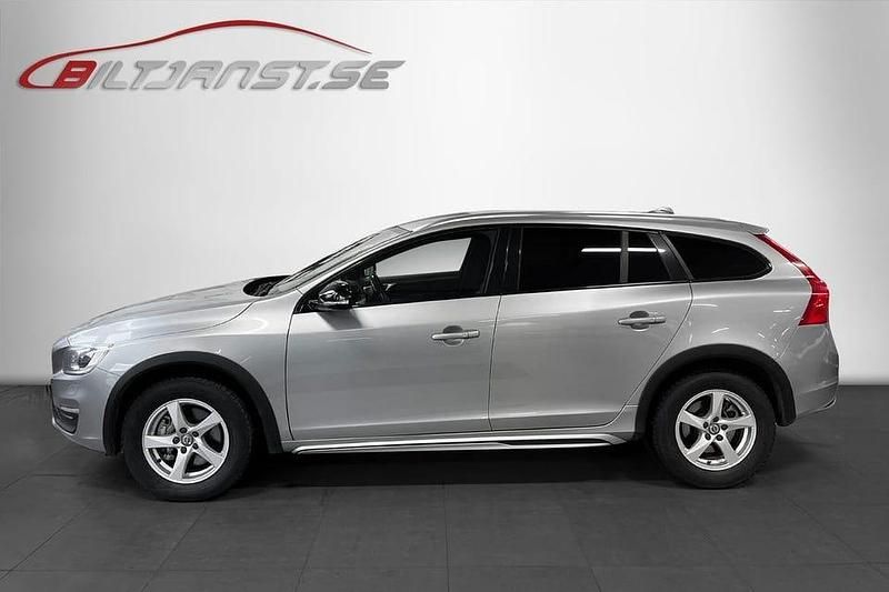 Begagnad Volvo V60 CC Summum 192 HK (141 kW) 2016 Silver Kombi