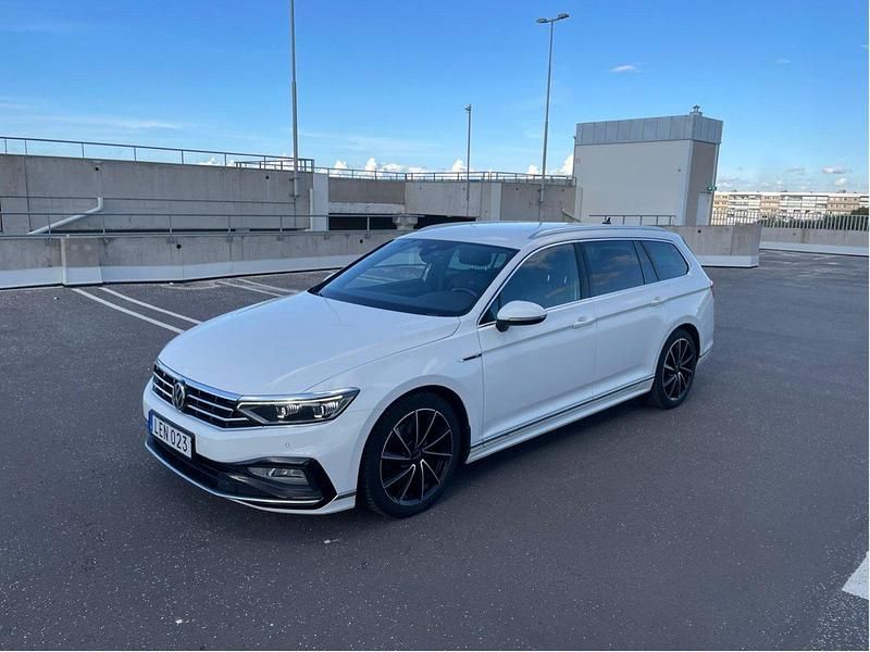 Vit Begagnad 2020 VW Passat GT Kombi | 225 000 kr (Marknadspris) - Bild 1/4