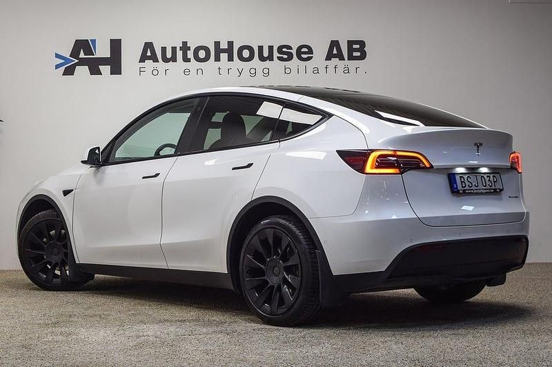 Begagnad Tesla Model Y Long Range AWD 378 kW (514 HK) 2022 Vit SUV