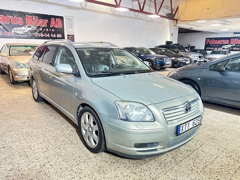 Ljusgrön Begagnad 2006 Toyota Avensis Kombi | 36 900 kr (Marknadspris) - Bild 1/4